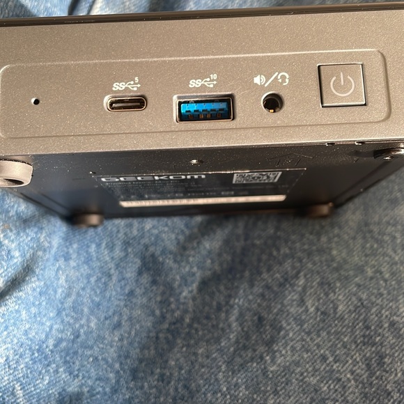 selling a mini geekcom pc I wanted to sell it because I don’t really use it - Picture 3 of 3